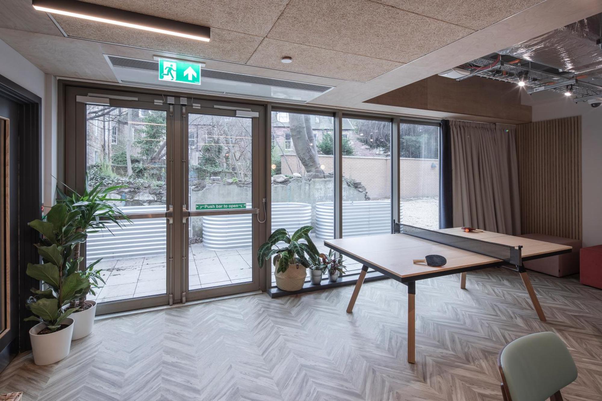Капсульный отель Keel House Modern